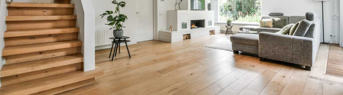 Onderhoud jouw houten vloer met WOCA! Te koop bij merkvloerenwinkel.nl.