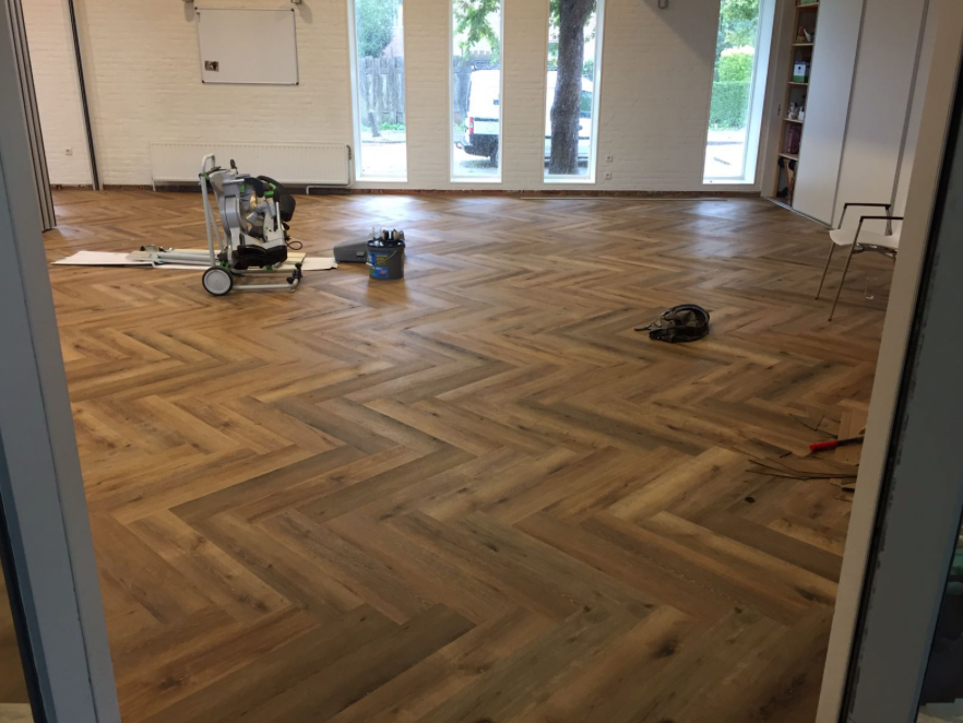 Houten visgraatvloer Houten visgraatvloer